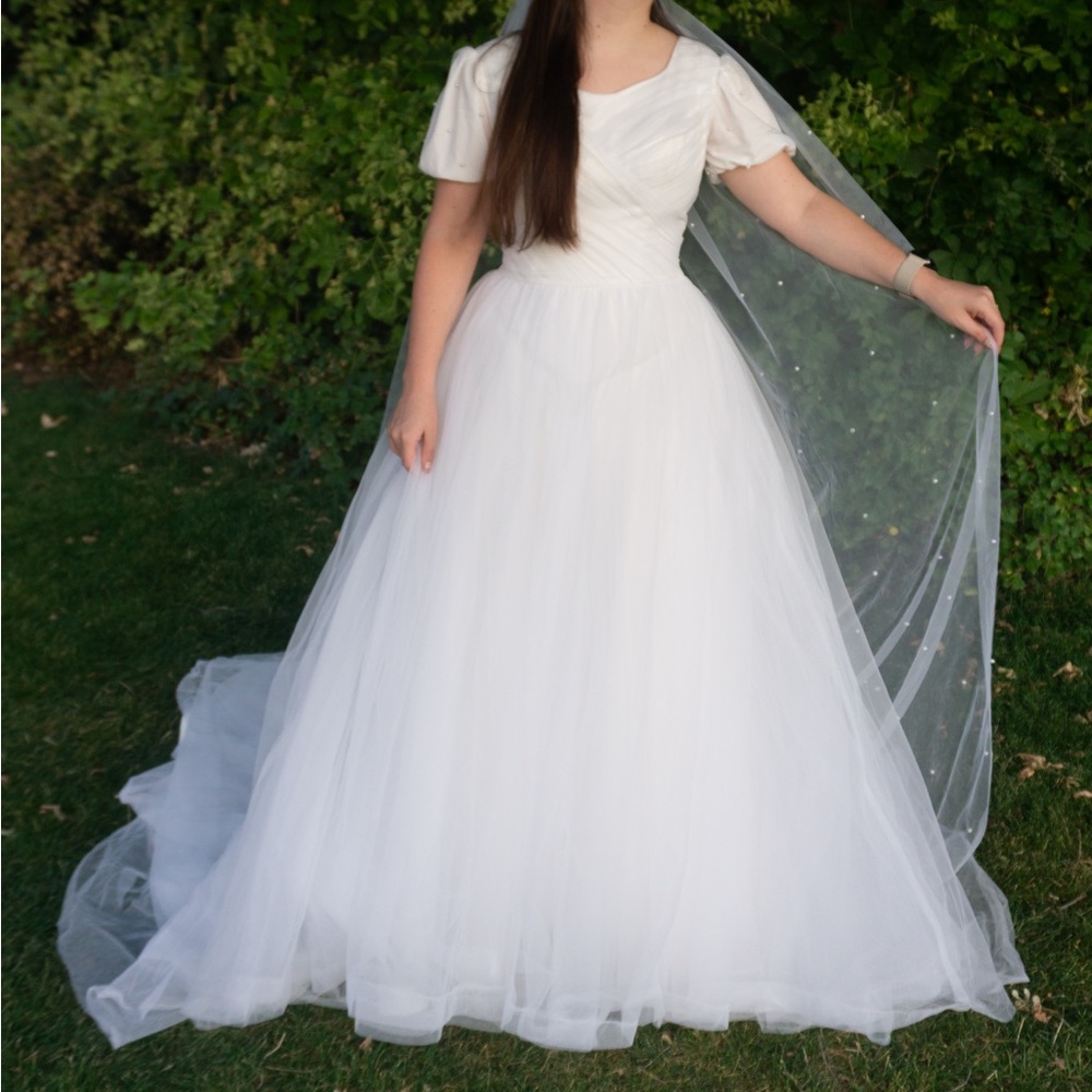 Pearl Puff Sleeves and Ballgown Tulle Skirt Bright White Modest Wedding Dress